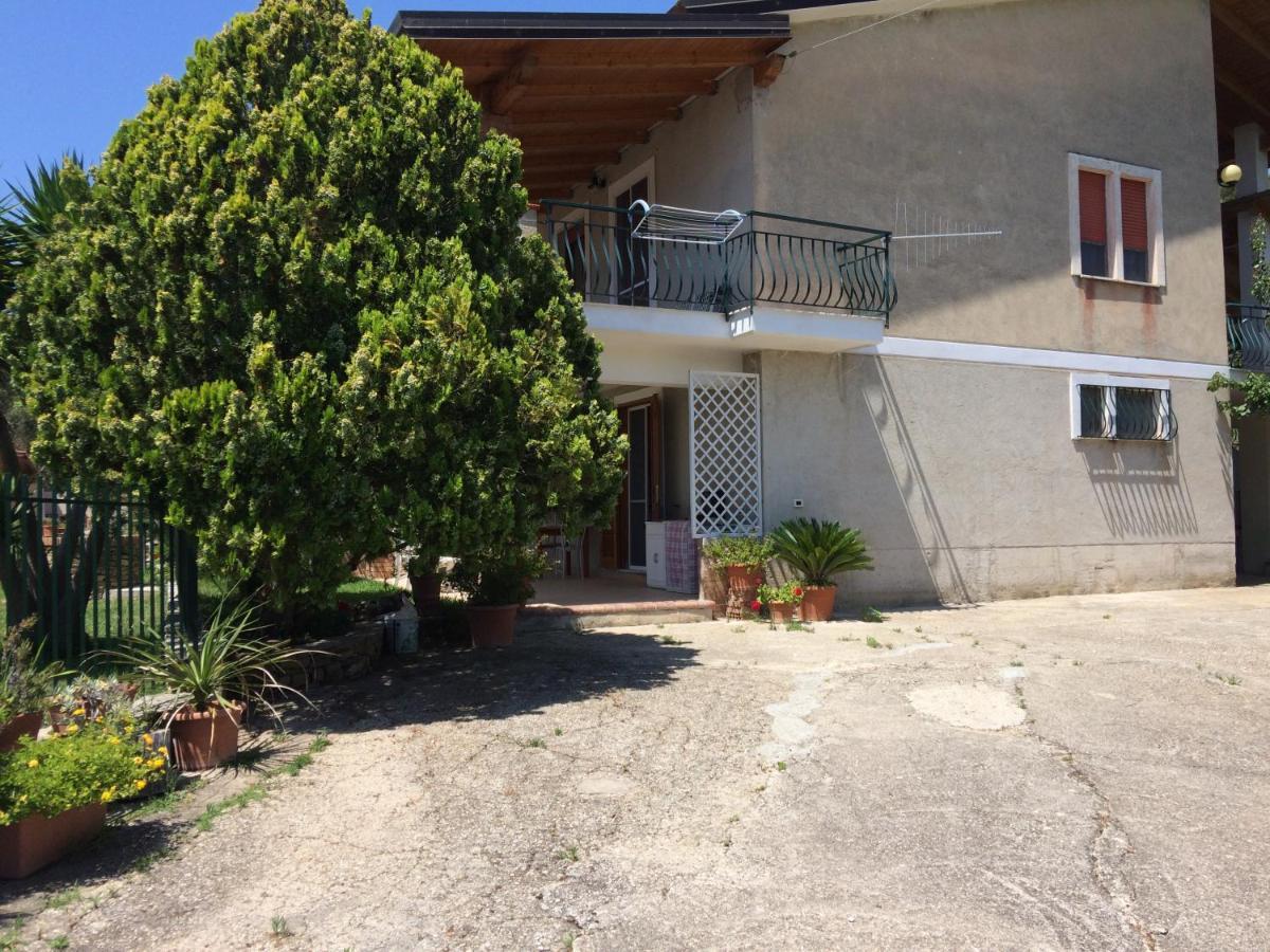 Casa Vacanze La Tuia 카스텔라바테 외부 사진