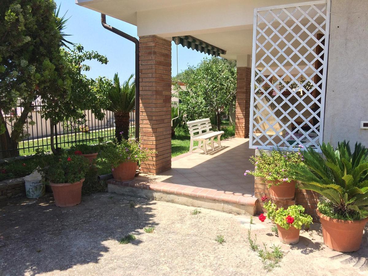 Casa Vacanze La Tuia 카스텔라바테 외부 사진