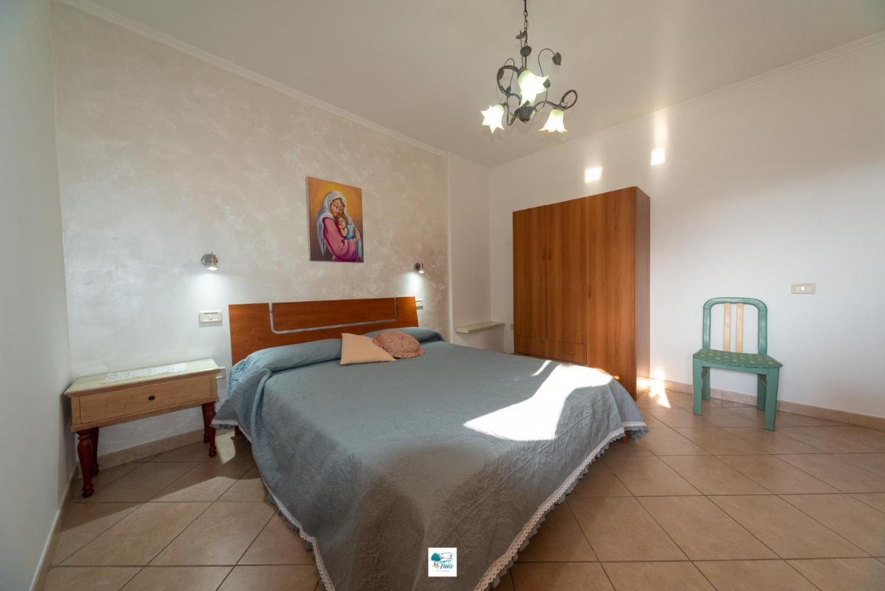 Casa Vacanze La Tuia 카스텔라바테 외부 사진